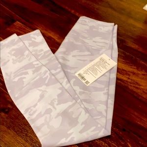 Lululemon Wunder Under SHR Luxtreme 28” Size 8